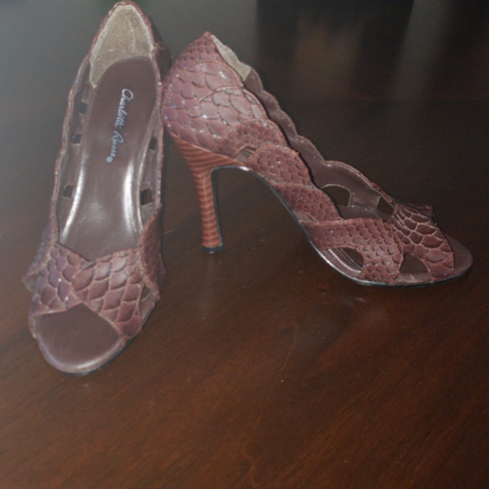 Heels - Picture 2 of 4
